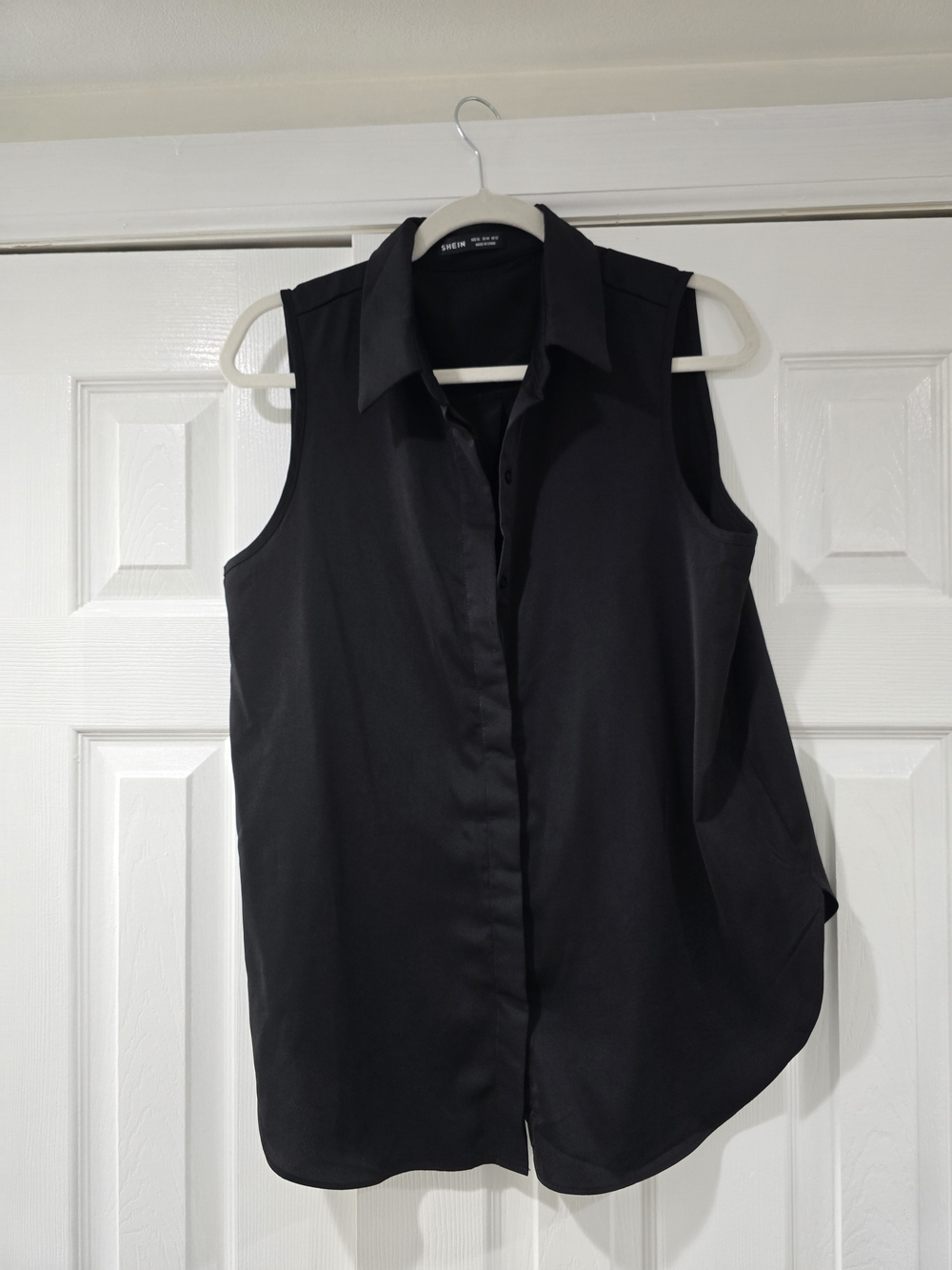 SHEIN Black Sleeveless Button-Down Collared Top